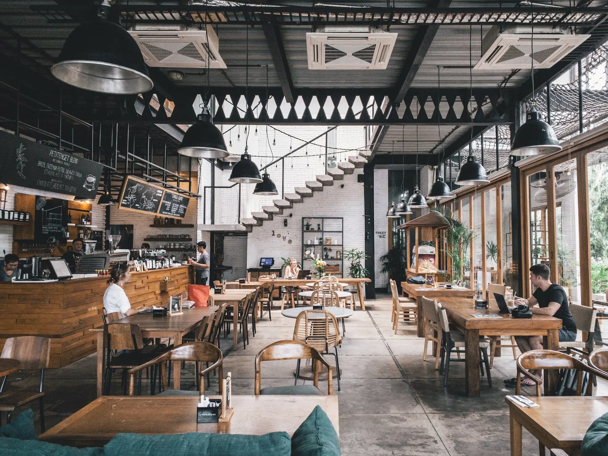 Elegant interior of Bistro Elegante restaurant